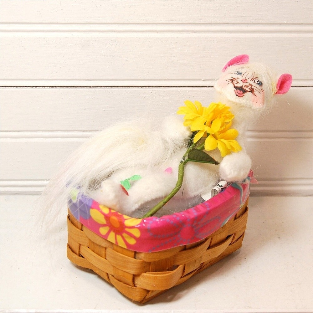 Easter Annalee doll White Kitten‎ in basket 2010 75th Anniversary Spring Ed.